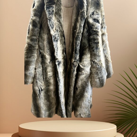 High Quality Faux Fur Coat - Picture 4 of 6